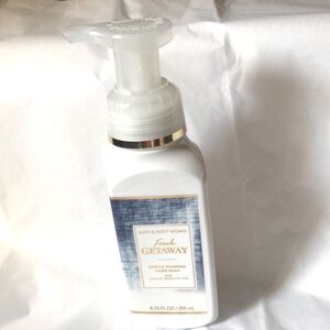 NWT Bath & Body Works Fresh Getaway Gentle Foaming Hand Soap 8.75 fl oz.